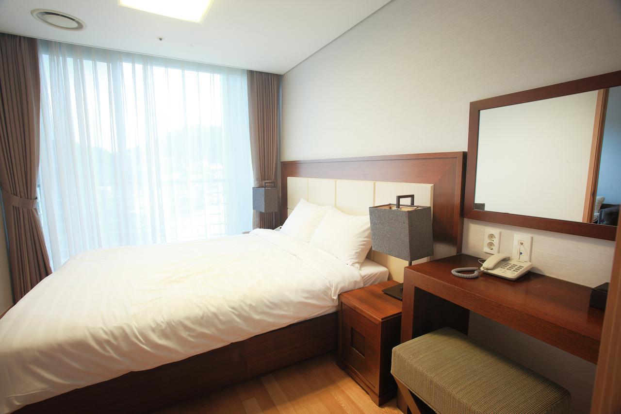 Hotel Riviera Geoje Bagian luar foto