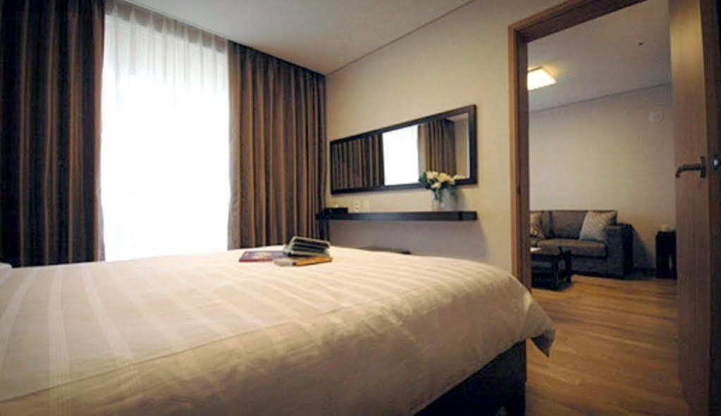 Hotel Riviera Geoje Bagian luar foto