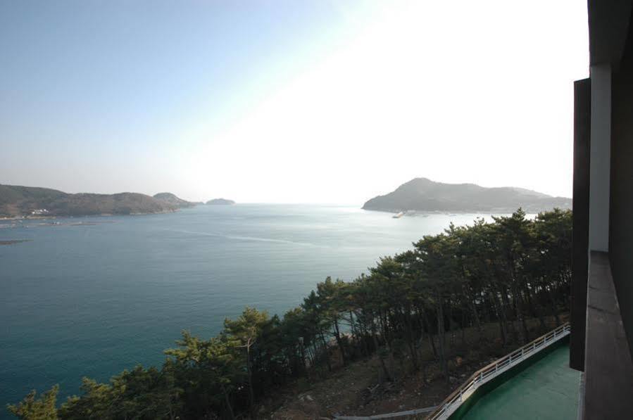 Hotel Riviera Geoje Bagian luar foto
