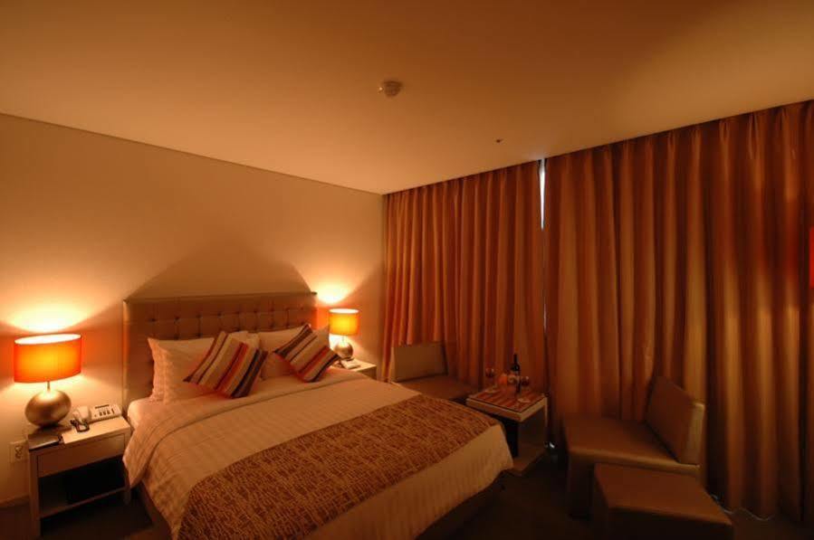 Hotel Riviera Geoje Bagian luar foto
