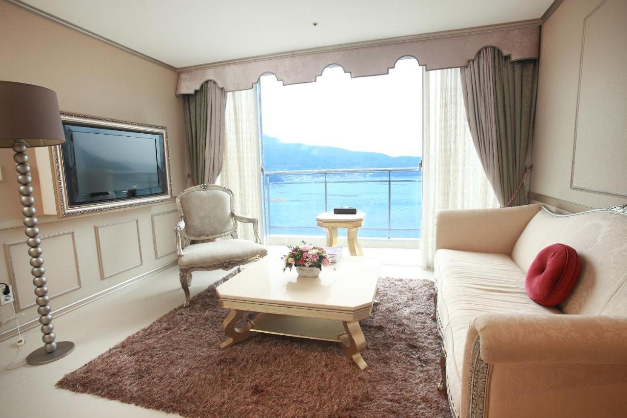 Hotel Riviera Geoje Bagian luar foto