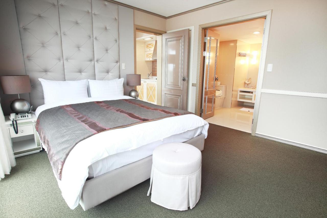 Hotel Riviera Geoje Bagian luar foto