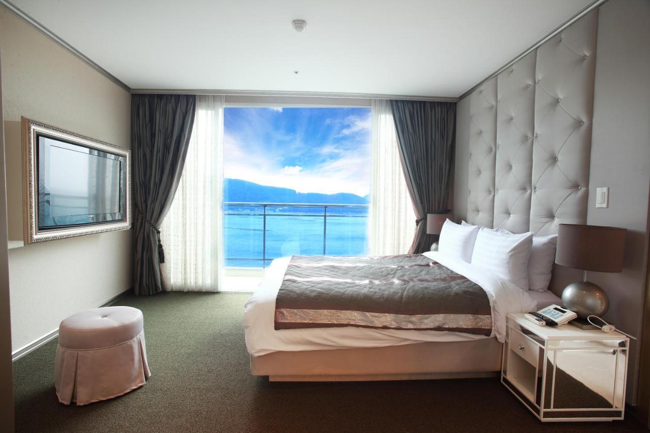 Hotel Riviera Geoje Bagian luar foto
