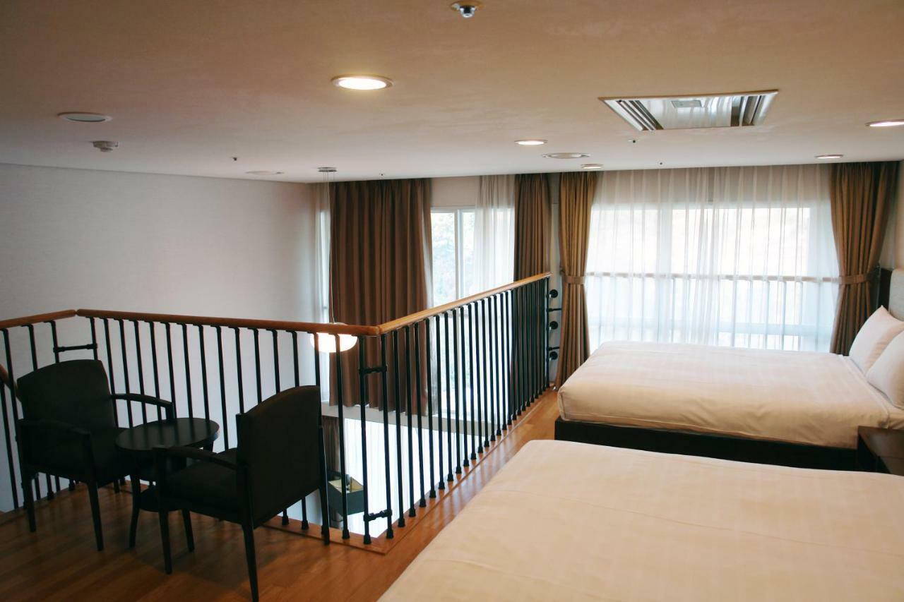 Hotel Riviera Geoje Bagian luar foto